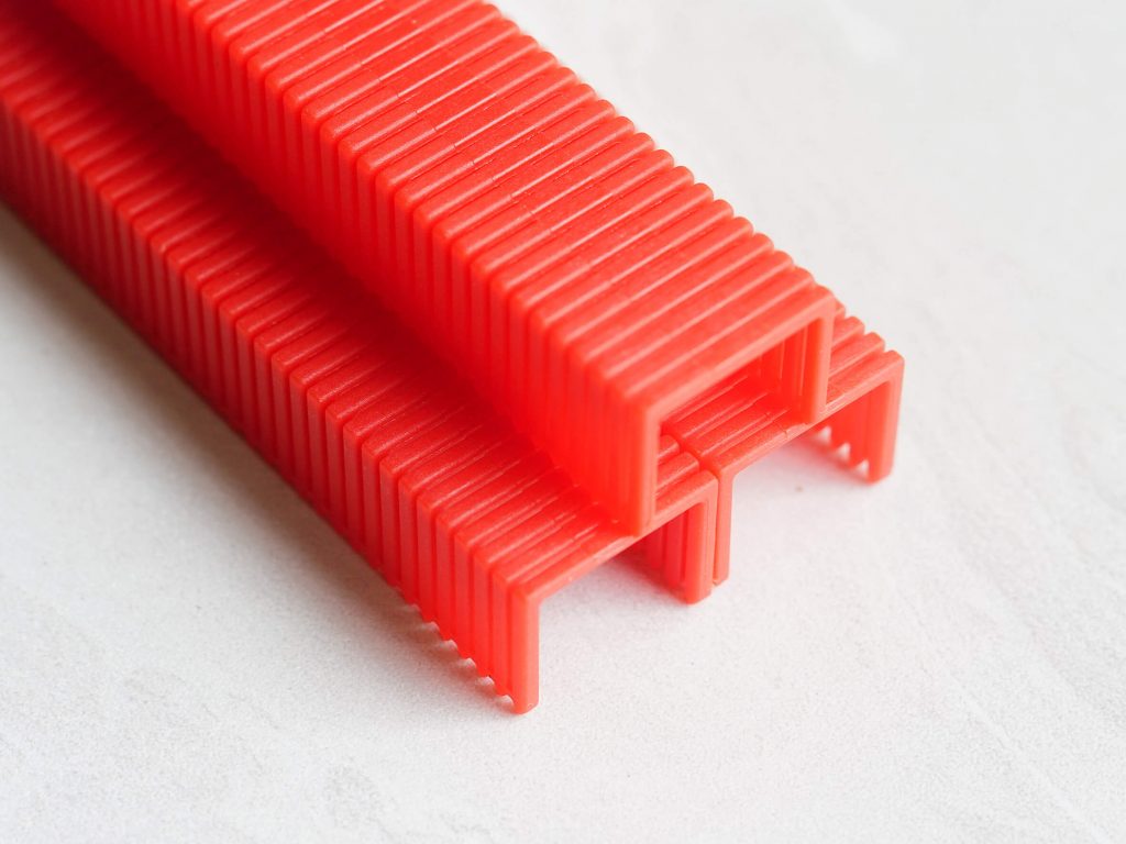 composite-plastic-staples-for-wood-s05-10-red